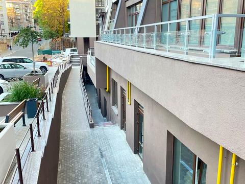 коммерческая по адресу Глибочицька, 13