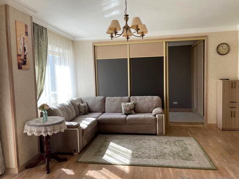 квартира за адресою Раїси Окіпної вул., 10-Б