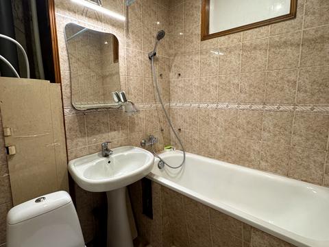 квартира за адресою Космонавтів вул., 9