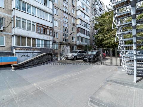 комерційна за адресою Київ, Миколи Міхновського бульв. (Дружби народів), 1