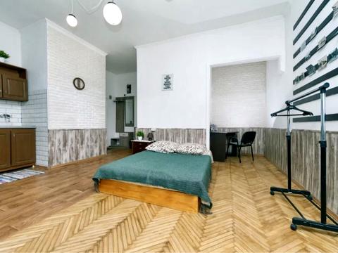 квартира за адресою Алли Горської пров. (Чеслава Бєлінського), 10