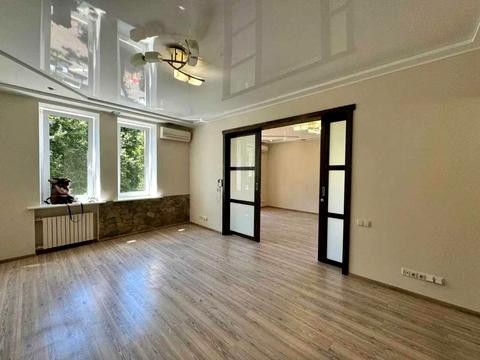 комерційна за адресою Прорізна вул., 4