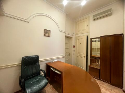 комерційна за адресою Шовковична вул., 16