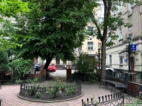комерційна за адресою Київ, Інститутська вул., 19-В