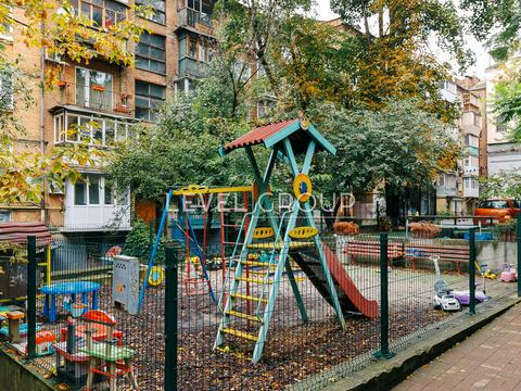 комерційна за адресою Дмитрівська вул., 82