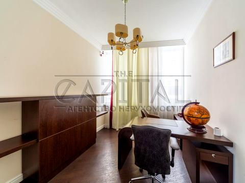 комерційна за адресою вул. Коновальця Євгена, 44Б