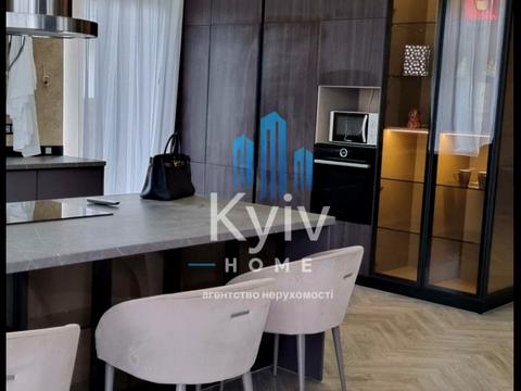 будинок за адресою центральна 5