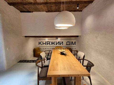 комерційна за адресою Кудрявська вул., 16