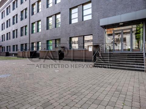 комерційна за адресою Новокостянтинівська вул., 1-Б