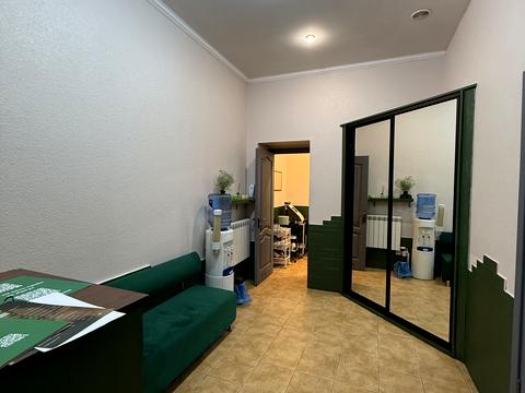 комерційна за адресою Миколи Міхновського бульв. (Дружби Народів), 8-А