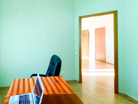 комерційна за адресою Королеви Єлизавети ІІ вул. (Глинки), 1