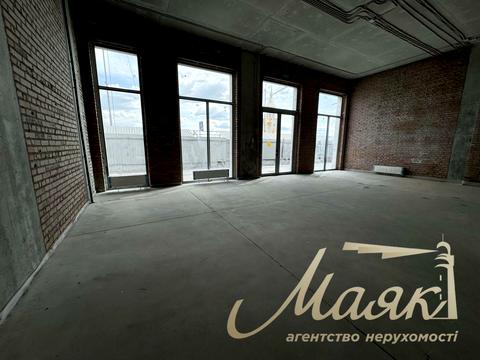комерційна за адресою Набережно-Хрещатицька вул., 21