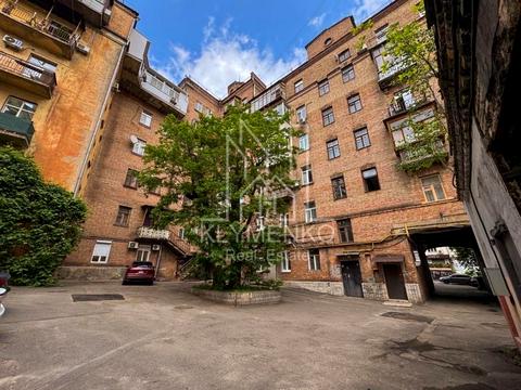 комерційна за адресою Саксаганського вул., 63/28