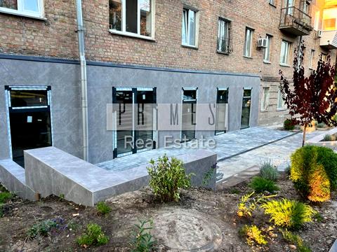 комерційна за адресою Джона Маккейна вул. (Івана Кудрі), 28/25