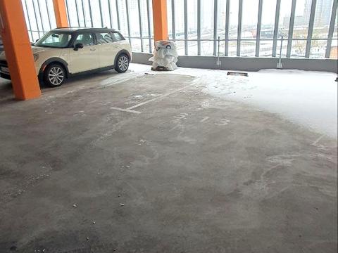 комерційна за адресою Дніпровська набережна вул., 18