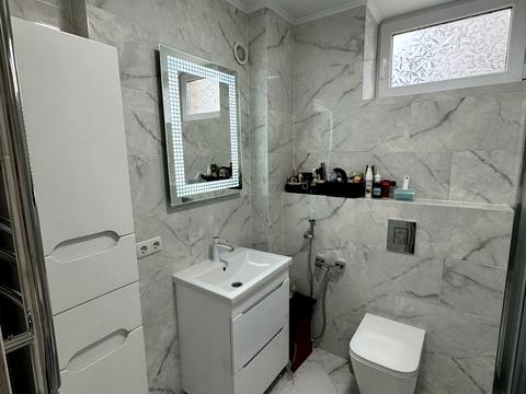 квартира за адресою Кобринської Н., 13