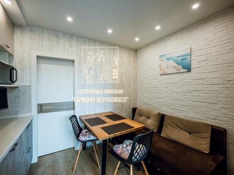 квартира за адресою Софії Русової вул., 3