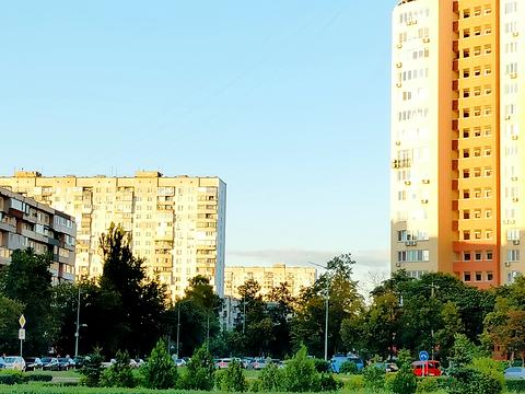 комерційна за адресою Тичини Павла, 16/2