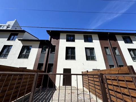 будинок за адресою патріотів