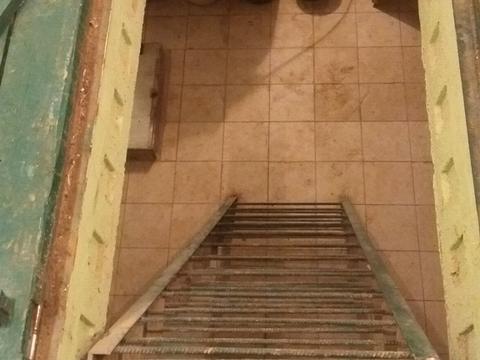 паркомісце за адресою Квітневий пров., 1