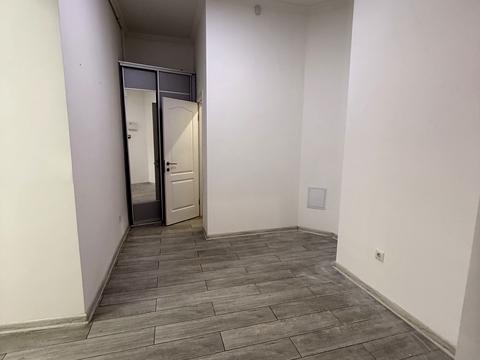 комерційна за адресою Генерала Петра Григоренка пл. (Перемоги), 4