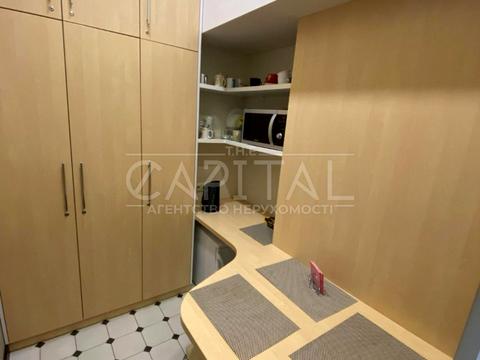 комерційна за адресою Предславинська вул., 30