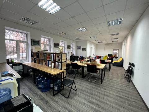 комерційна за адресою В'ячеслава Липинського вул., 9-Б