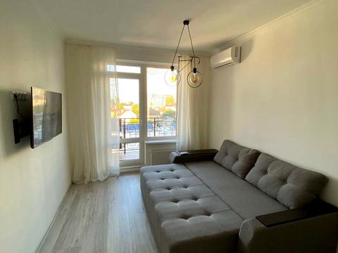 квартира за адресою Літературна вул., 8