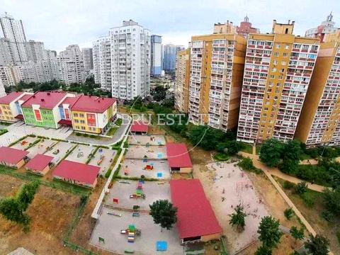 квартира за адресою Анни Ахматової вул., 39-А