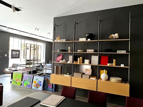 комерційна за адресою Володимирська вул., 38