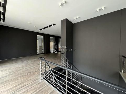 комерційна за адресою Володимирська вул., 38