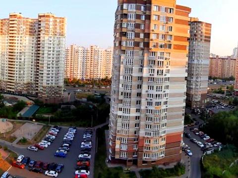 квартира за адресою Анни Ахматової вул., 28