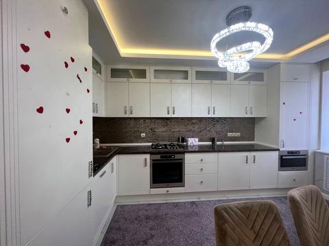 квартира за адресою Ак. Сахарова, 5В