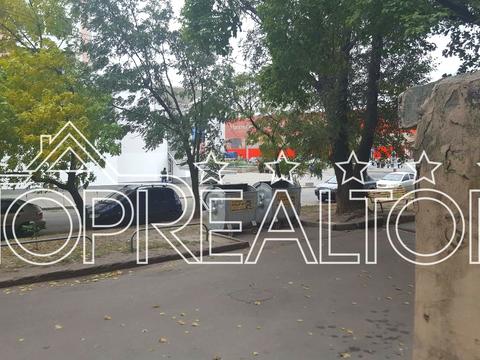 комерційна за адресою Гімназійна набережна вул. (Червоношкільна набережна), 18