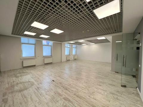 комерційна за адресою Володимирська вул., 40
