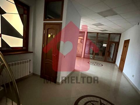 комерційна за адресою Корятовича пл., 40