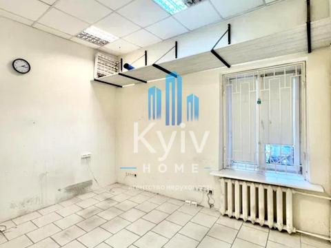 комерційна за адресою Володимирська вул., 81