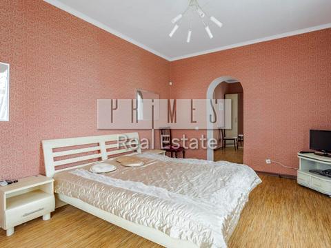 будинок за адресою Гідності вул. (Жертв Революції), 18