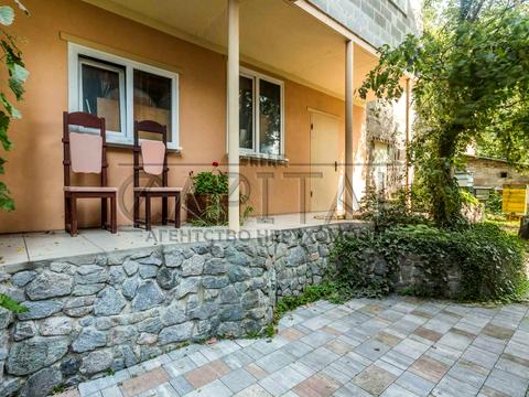 комерційна за адресою Сорочинська вул., 8