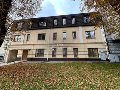 комерційна за адресою Івана Франка вул., 2б