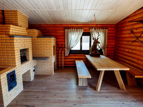 комерційна за адресою Лісова, 1