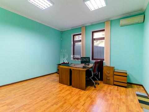 коммерческая по адресу Павла Загребельного ул. (Миколи Раєвського), 13
