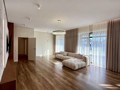 будинок за адресою Дачна