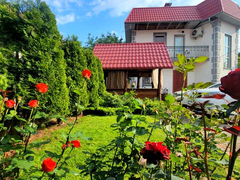 будинок за адресою Романа Шухевича вул.