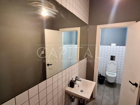 комерційна за адресою Лаврська вул. (Січневого Повстання), 16