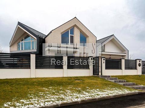 будинок за адресою Вишнева вул.