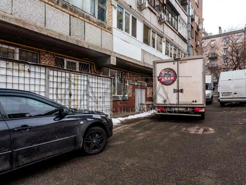 комерційна за адресою Володимирська вул., 73