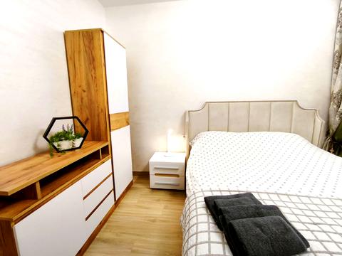 комерційна за адресою Літературна вул., 8