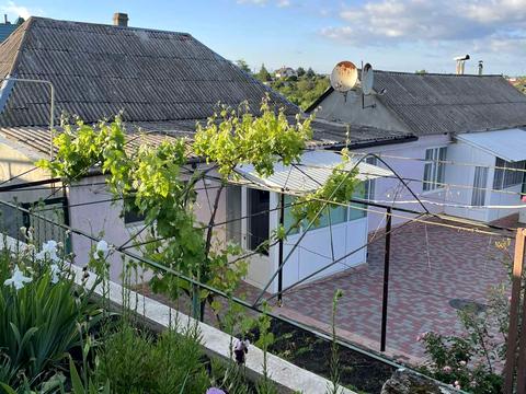 будинок за адресою Парашютна, 3