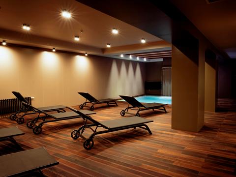 комерційна за адресою Саксаганського вул., 53/80